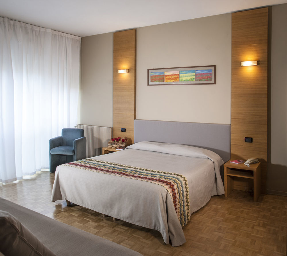 Hotel Clarici سبوليتو المظهر الخارجي الصورة